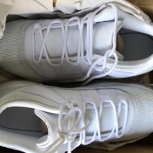 White platinum Jordan’s 11 size 8Men’s 10 women’s - Picture 2 of 4